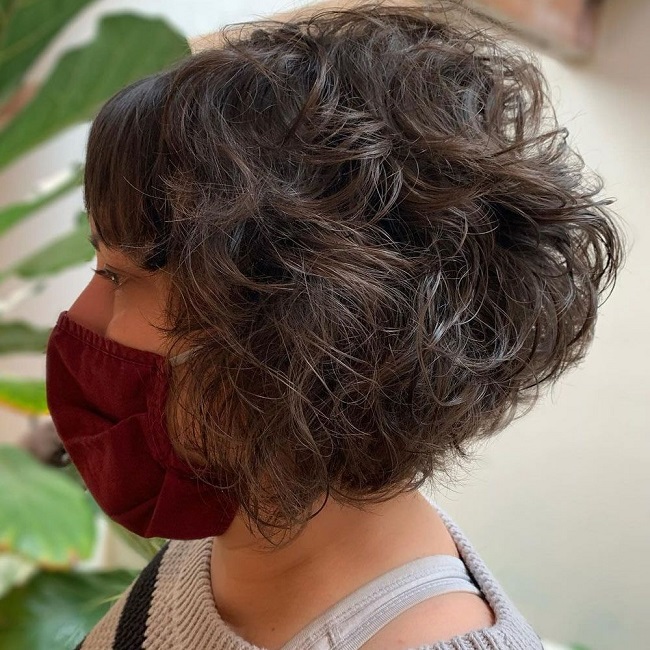 Stacked short haistyle for curly hair