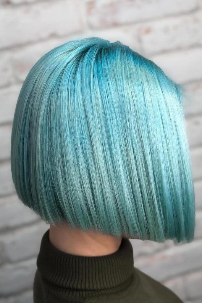 Bright blunt color for short straight hair