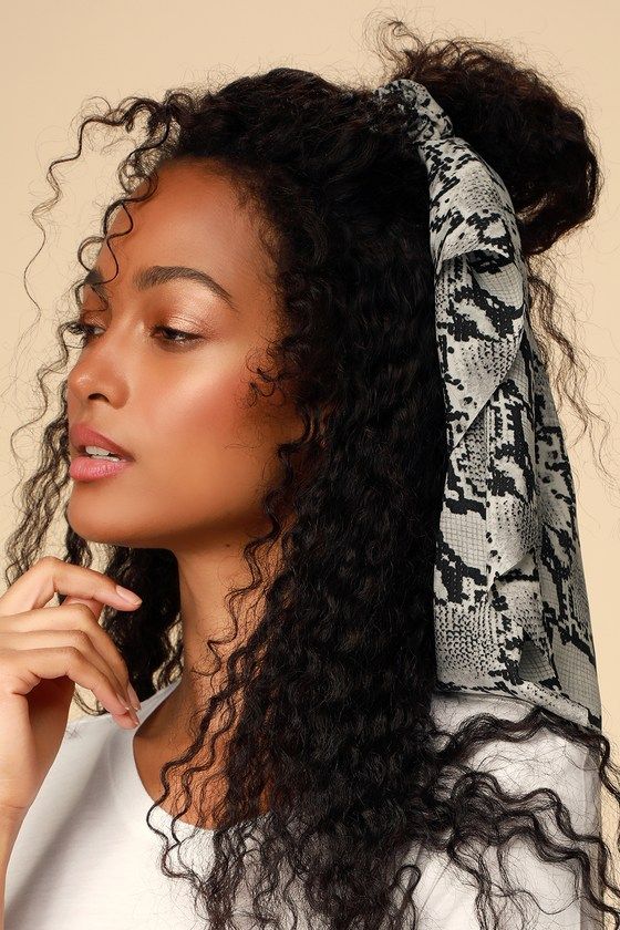 Curly ponytail with scarf 