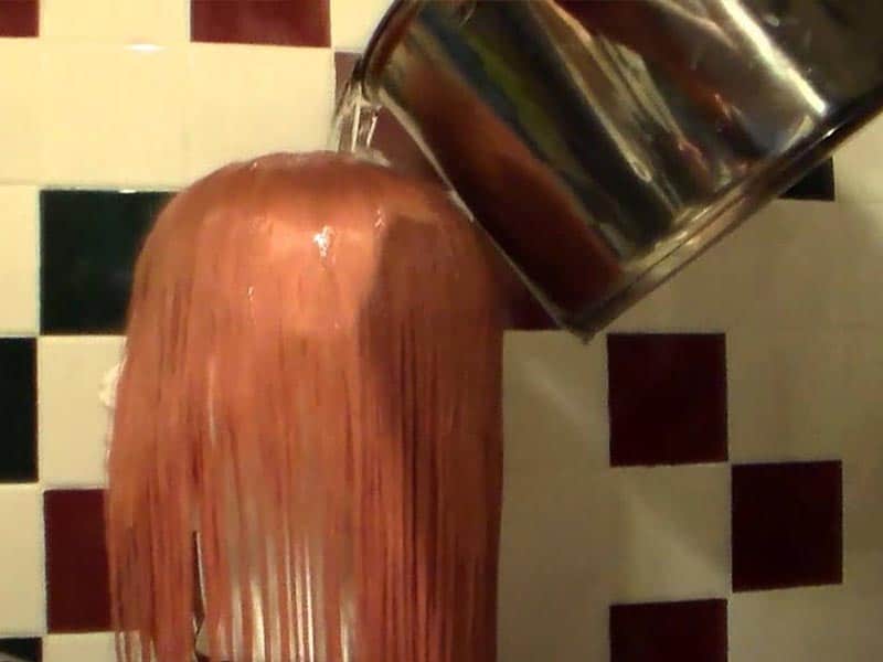 How to straighten a wig with hot water