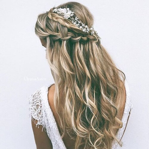 Long wavy hairstyle for wedding