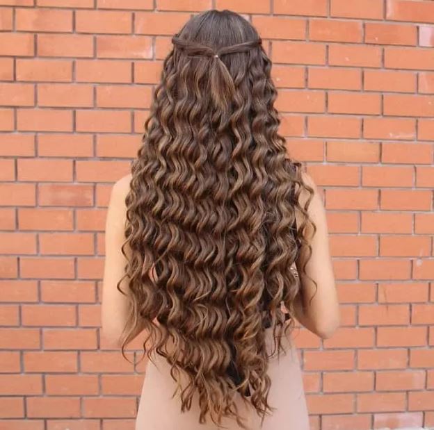 Long wavy perm 