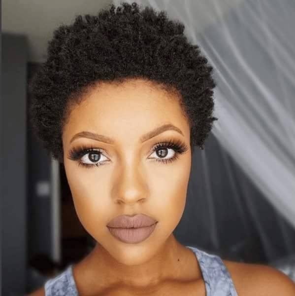 Latest kinky hairstyles in Nigeria: Natural kinky hair 